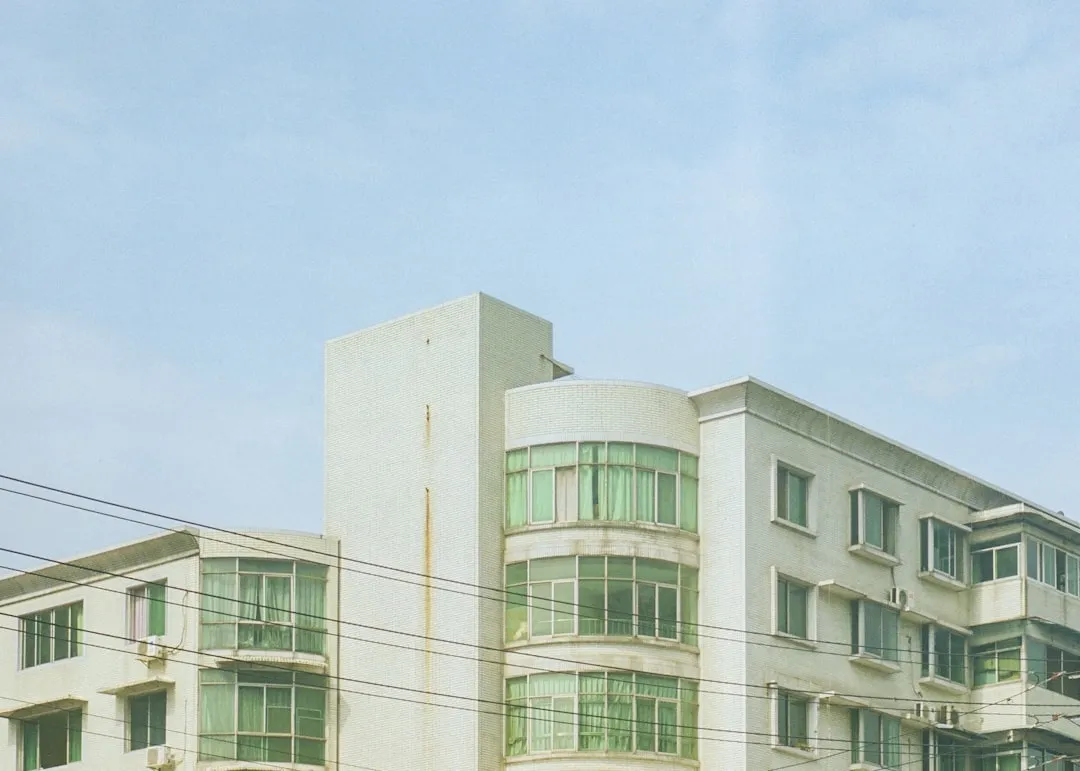 重庆地区屋面防水施工常见问题与质量控制要点解析
